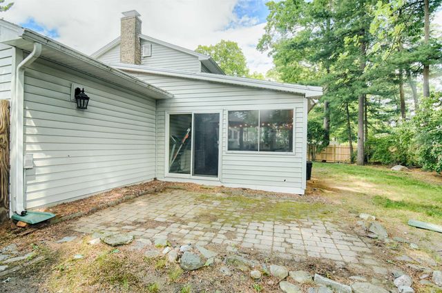 16 Century Road, Nashua, NH 03064