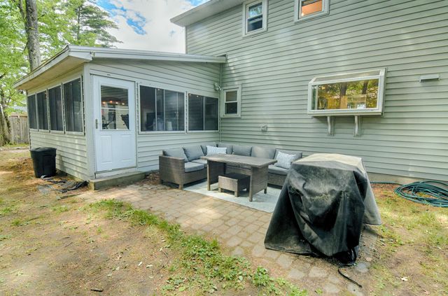 16 Century Road, Nashua, NH 03064