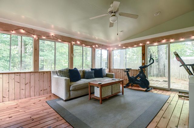 16 Century Road, Nashua, NH 03064