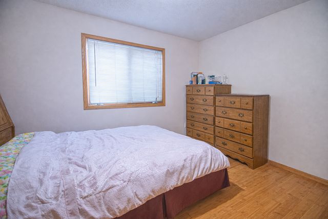 1242 Myrtle Street N, Maplewood, MN 55119