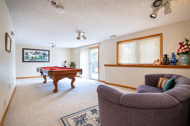 1242 Myrtle Street N, Maplewood, MN 55119