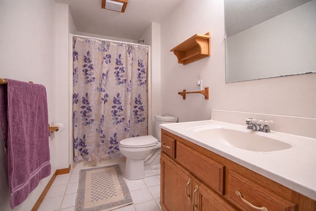 1242 Myrtle Street N, Maplewood, MN 55119