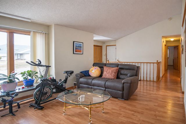 1242 Myrtle Street N, Maplewood, MN 55119