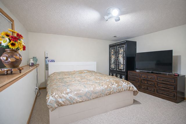 1242 Myrtle Street N, Maplewood, MN 55119