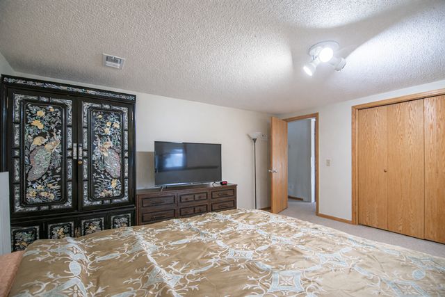 1242 Myrtle Street N, Maplewood, MN 55119