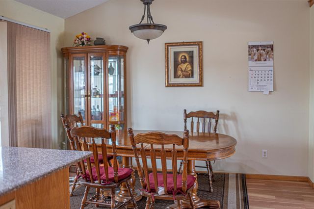 1242 Myrtle Street N, Maplewood, MN 55119