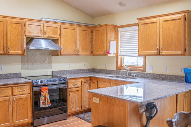 1242 Myrtle Street N, Maplewood, MN 55119