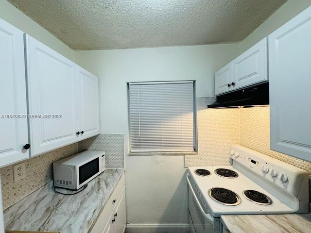 932 NW 5th Street, Miami, FL 33128