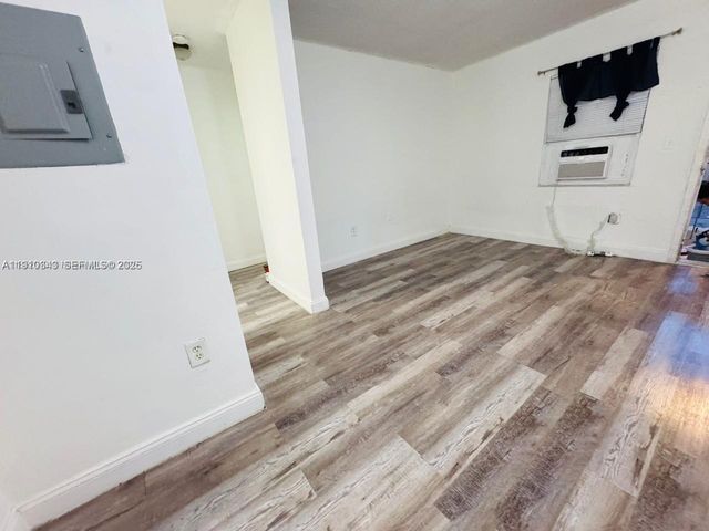 932 NW 5th Street, Miami, FL 33128