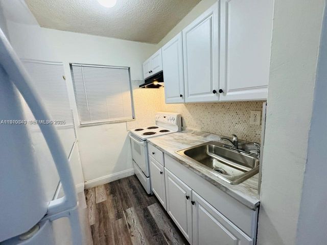 932 NW 5th Street, Miami, FL 33128