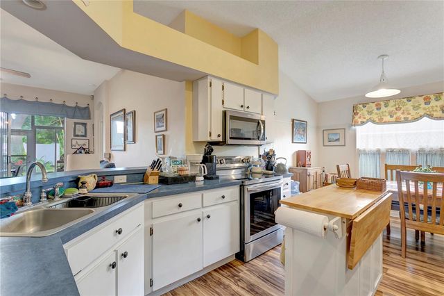 3049 BEAVER POND TRAIL, Valrico, FL 33596