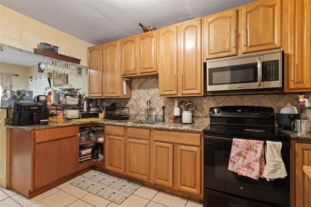 Image 5 of property listing at Address unavailable.