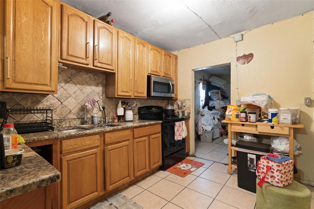 Image 7 of property listing at Address unavailable.