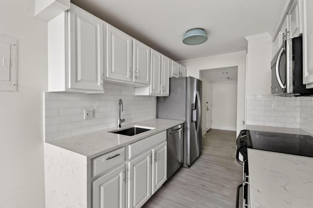 3800 Washington Road 712, West Palm Beach, FL 33405