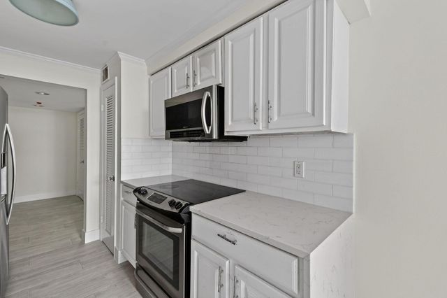 3800 Washington Road 712, West Palm Beach, FL 33405