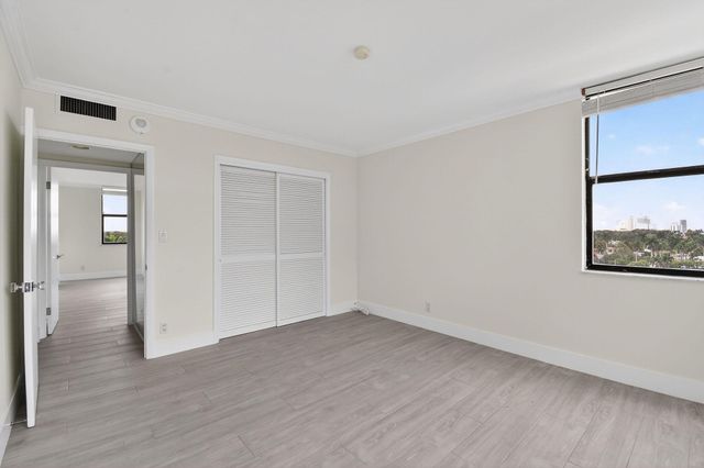 3800 Washington Road 712, West Palm Beach, FL 33405