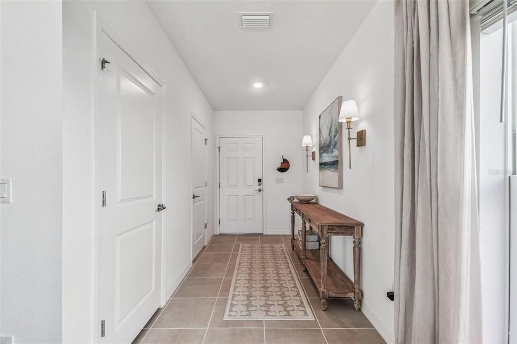 Image 4 of property listing at 11220 FIELDSTONE DRIVE, Palmetto, FL 34221