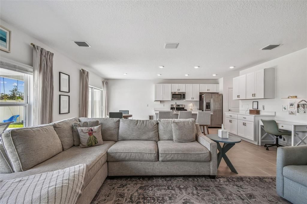 Image 7 of property listing at 11220 FIELDSTONE DRIVE, Palmetto, FL 34221