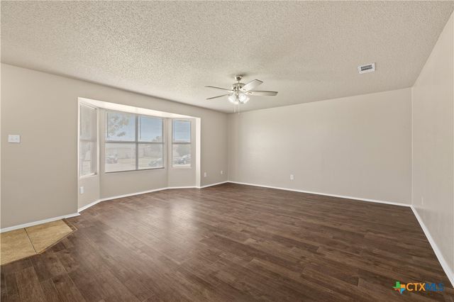 4401 Stallion Drive, Killeen, TX 76549