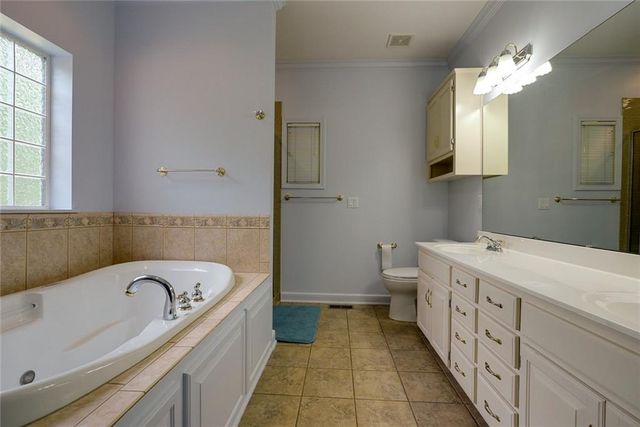 22700 E Blue Mills Road, Independence, MO 64058