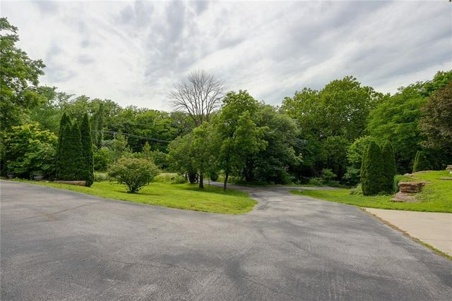 22700 E Blue Mills Road, Independence, MO 64058