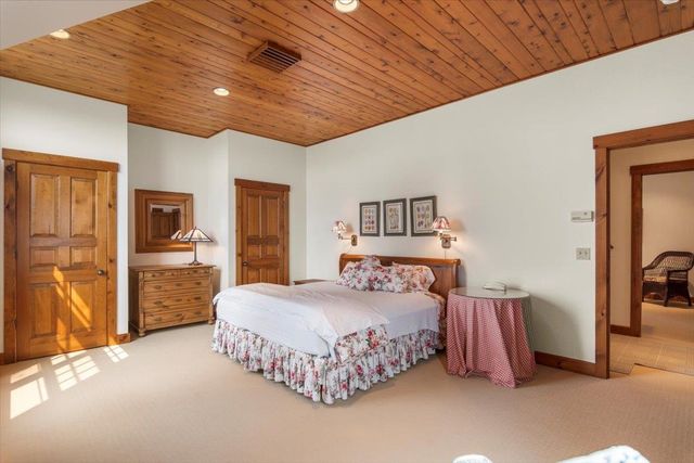 19 Old Town Road, Winhall, VT 05340