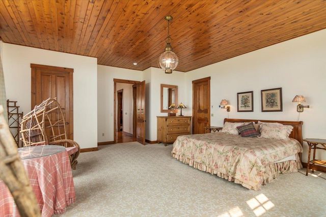 19 Old Town Road, Winhall, VT 05340