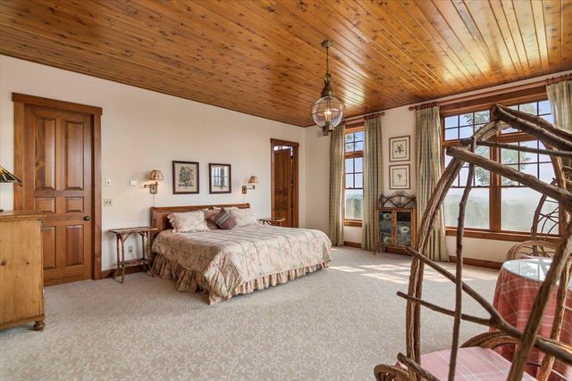 19 Old Town Road, Winhall, VT 05340