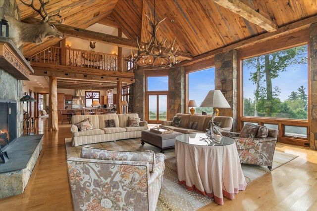 19 Old Town Road, Winhall, VT 05340