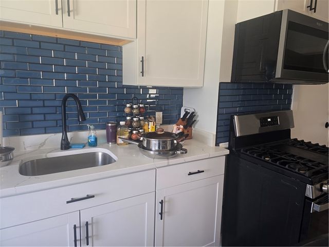 59 Court Street, Bristol, RI 02809