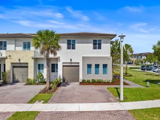 511 Pioneer Way, Royal Palm Beach, FL 33411