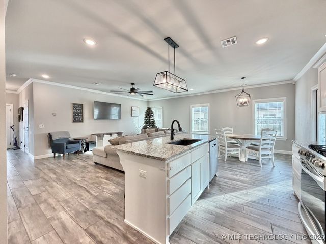 210 N 16th Street, Collinsville, OK 74021