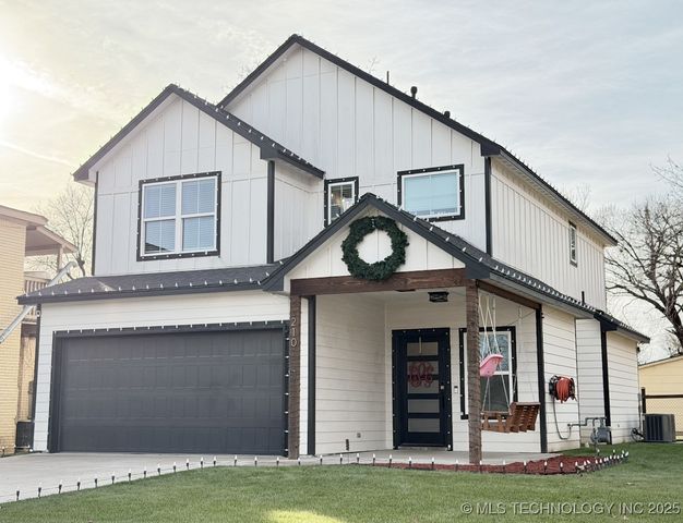 210 N 16th Street, Collinsville, OK 74021