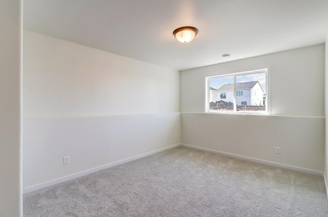 6736 Selkirk Drive S, Fargo, ND 58104