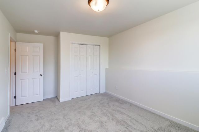 6736 Selkirk Drive S, Fargo, ND 58104