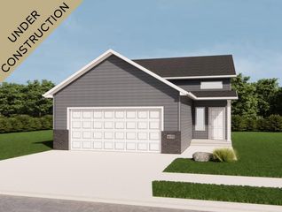6736 Selkirk Drive S, Fargo, ND 58104