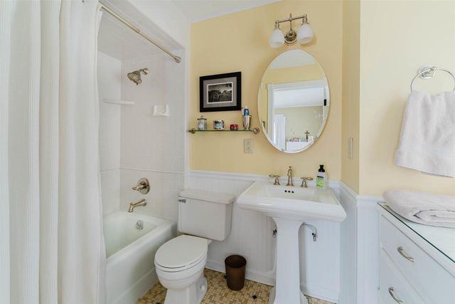 1552 ALGOMA BOULEVARD, Oshkosh, WI 54901