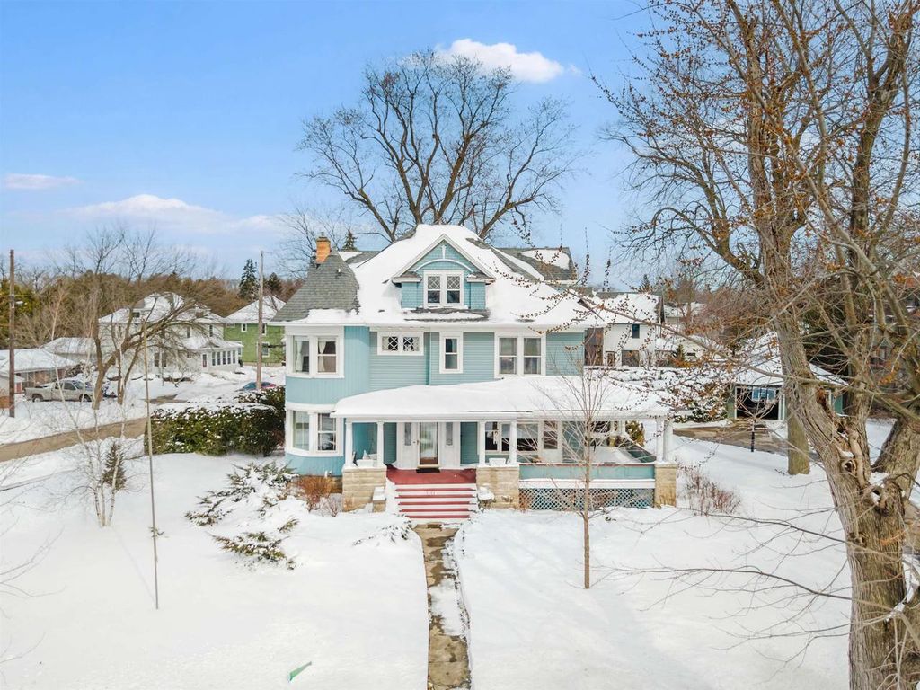 1552 ALGOMA BOULEVARD, Oshkosh, WI 54901