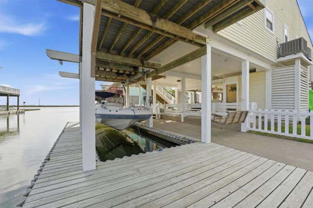 16635 Jamaica Cove Road, Jamaica Beach, TX 77554