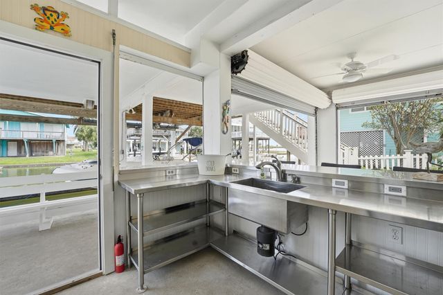 16635 Jamaica Cove Road, Jamaica Beach, TX 77554