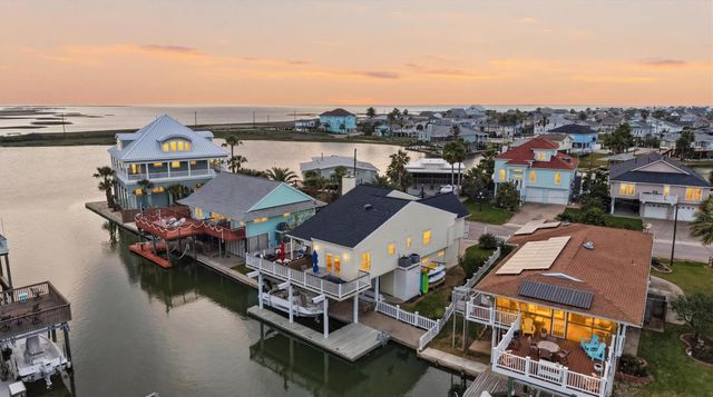 16635 Jamaica Cove Road, Jamaica Beach, TX 77554