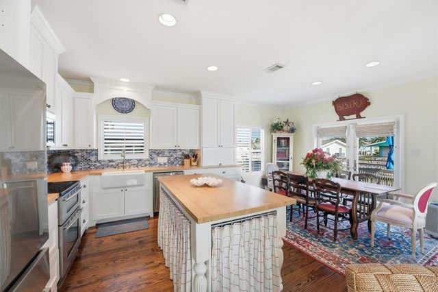 16635 Jamaica Cove Road, Jamaica Beach, TX 77554