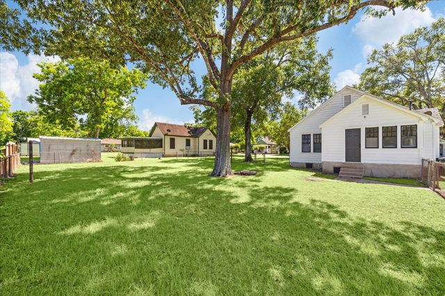 422 Silliman Street, Sealy, TX 77474