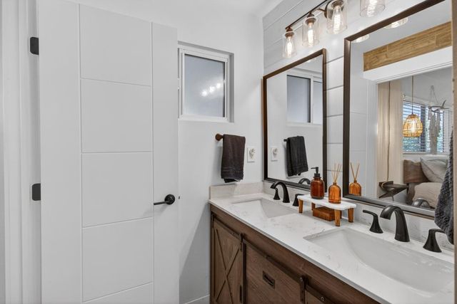 210 Baldwin Ave, Roseville, CA 95678