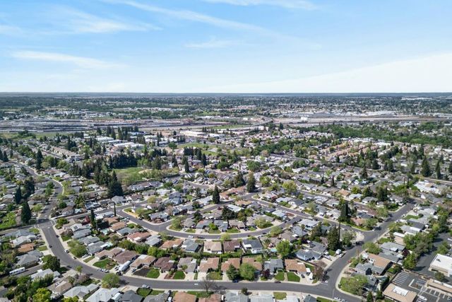 210 Baldwin Ave, Roseville, CA 95678