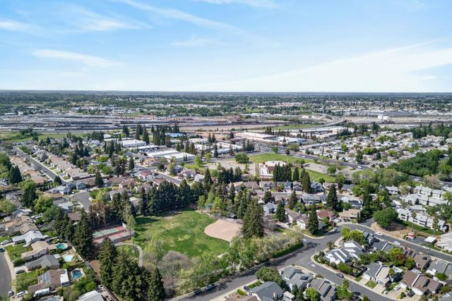 210 Baldwin Ave, Roseville, CA 95678