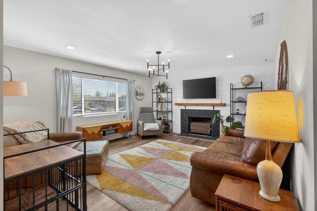 210 Baldwin Ave, Roseville, CA 95678