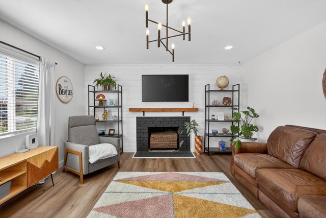 210 Baldwin Ave, Roseville, CA 95678