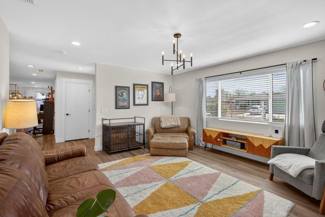 210 Baldwin Ave, Roseville, CA 95678