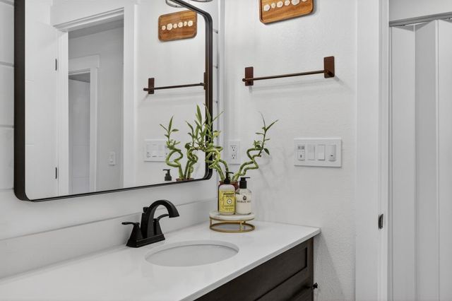 210 Baldwin Ave, Roseville, CA 95678